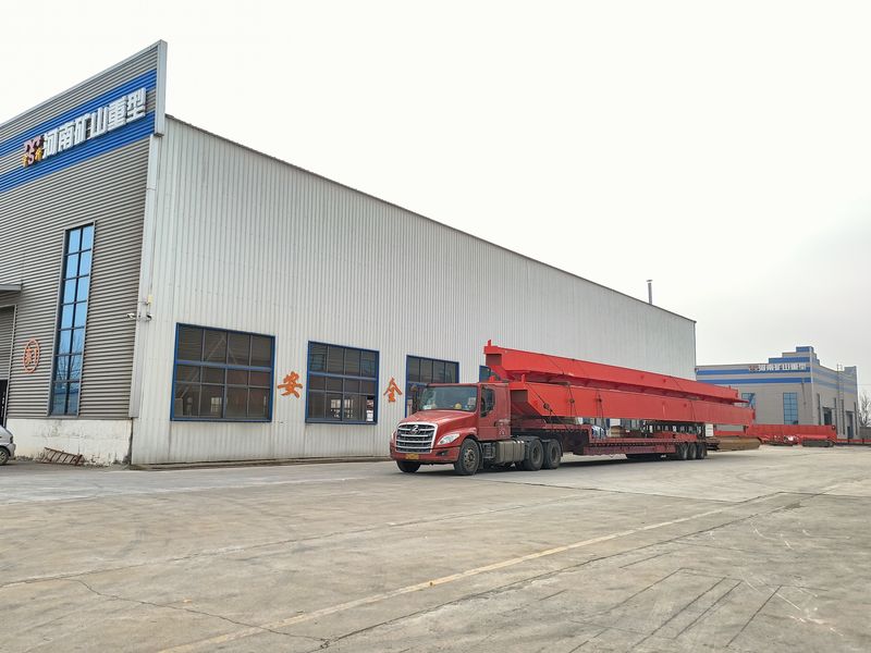 兩臺(tái)10噸 跨度28.4米電動(dòng)葫蘆橋式起重機(jī)，發(fā)往山東威海