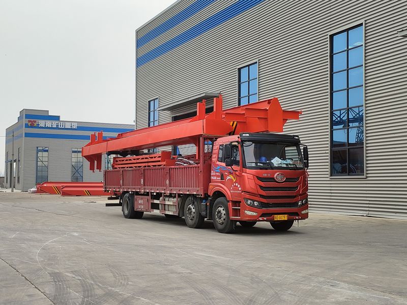 2臺(tái)電動(dòng)葫蘆門(mén)式起重機(jī) MHxh10t—13m 發(fā)往河南焦作交付客戶(hù)使用。