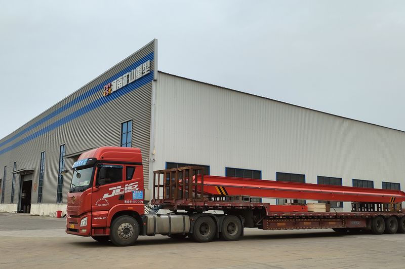 電動(dòng)單梁起重機(jī)3臺(tái) LD5t—16.8m LD3t—16.5m /2臺(tái) 制作完成，發(fā)往江西南昌交付客戶使用。